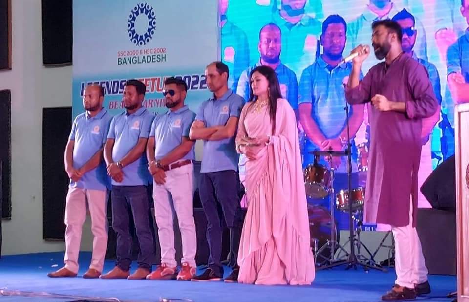 Distribution of food items among helpless women in old age homes